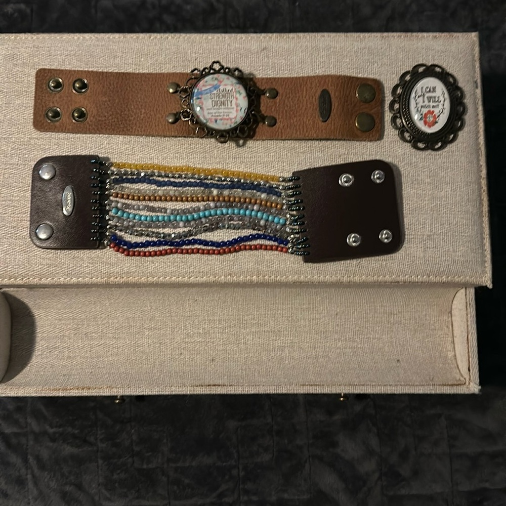 Plunder bracelets